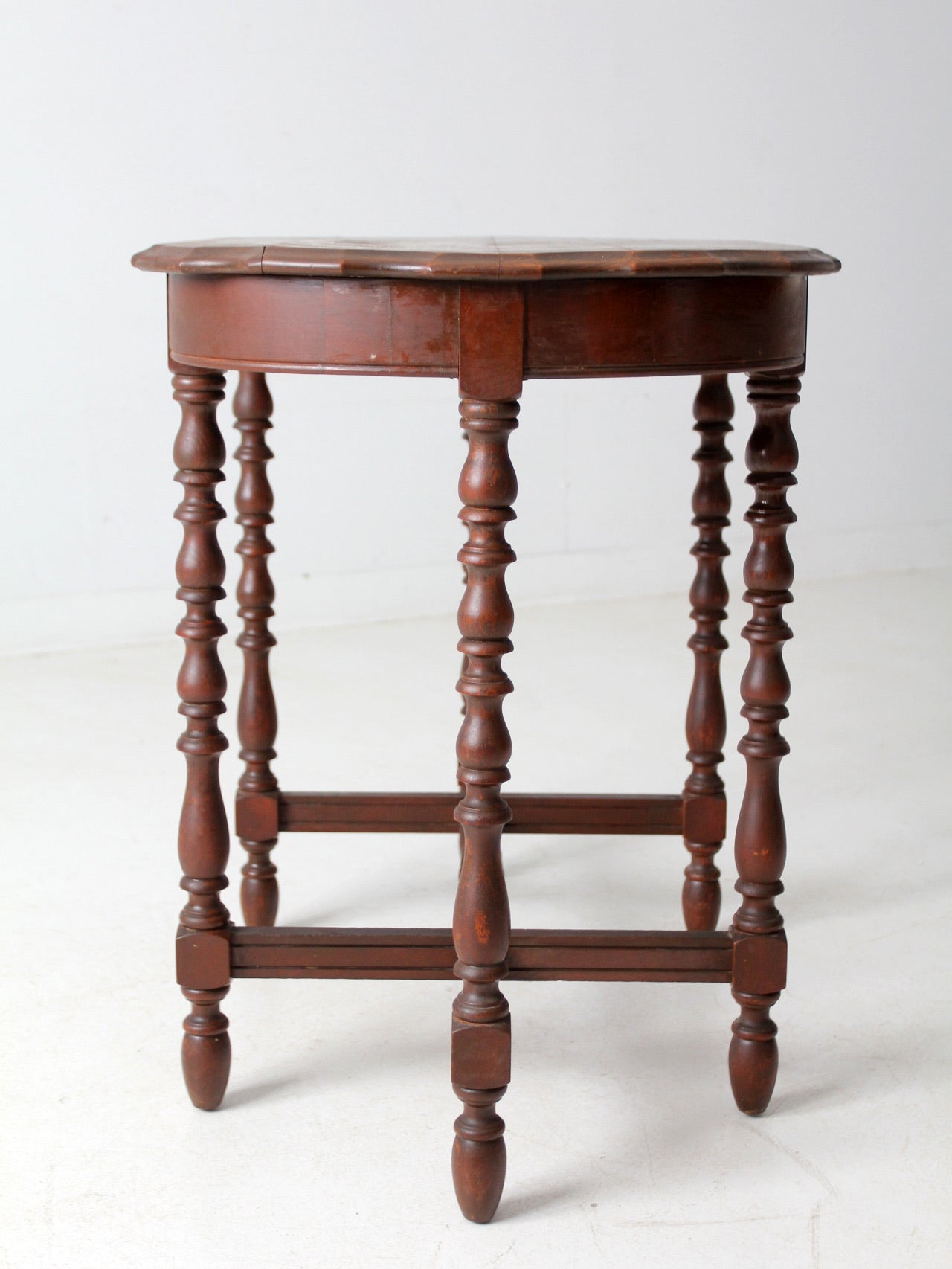 antique accent table with scalloped top