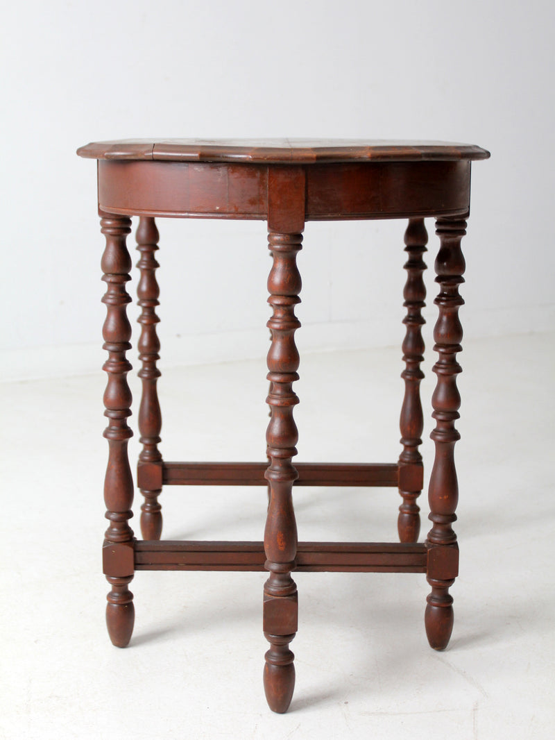 antique accent table with scalloped top