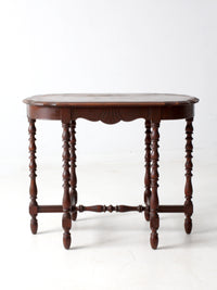 antique accent table with scalloped top
