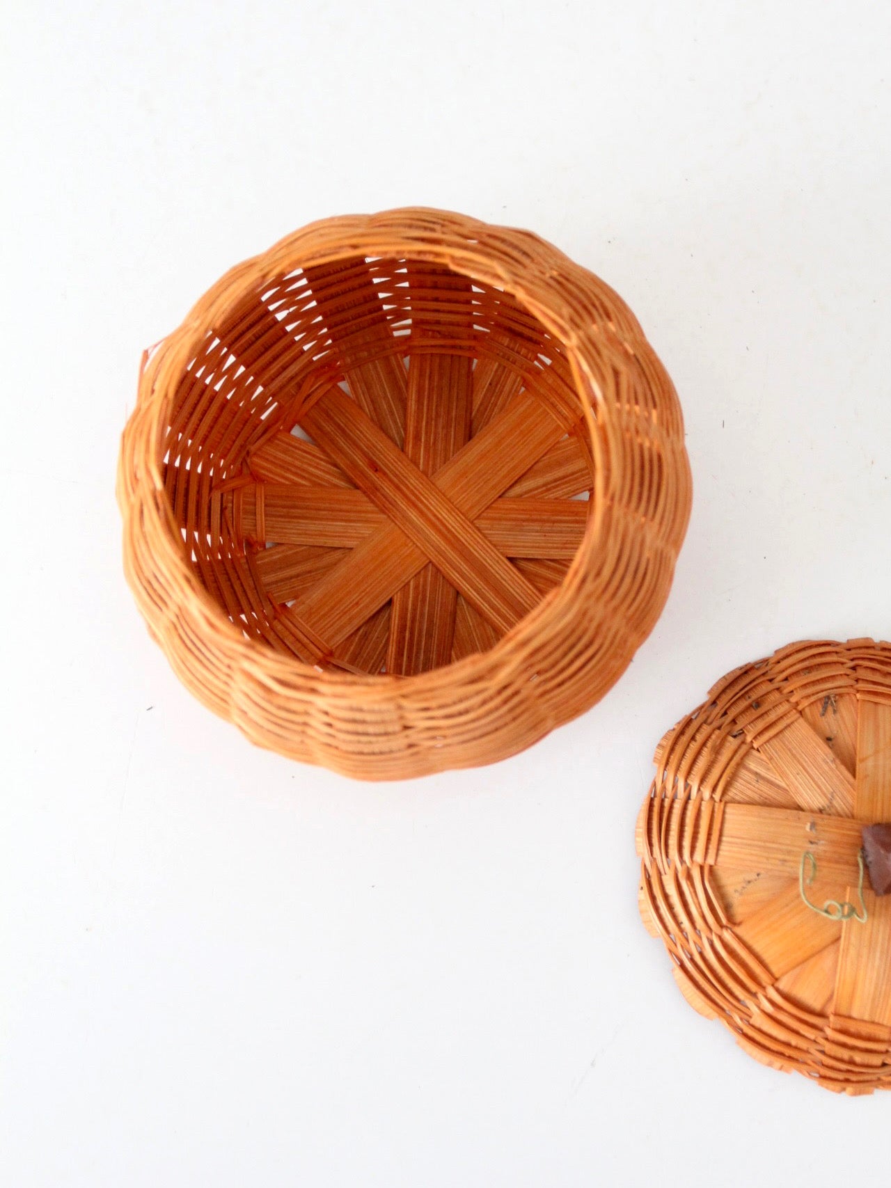 vintage woven pumpkin basket with lid