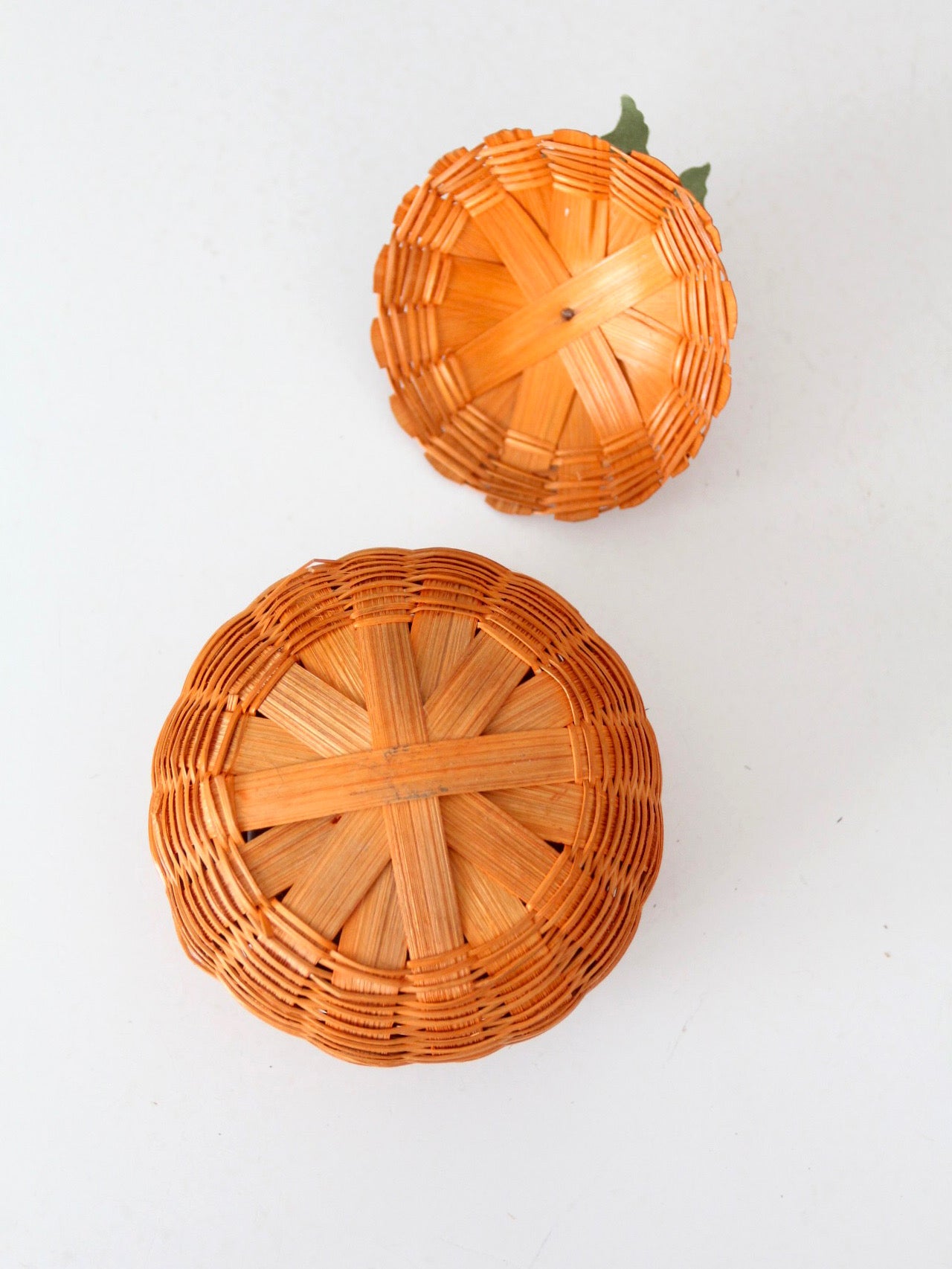 vintage woven pumpkin basket with lid