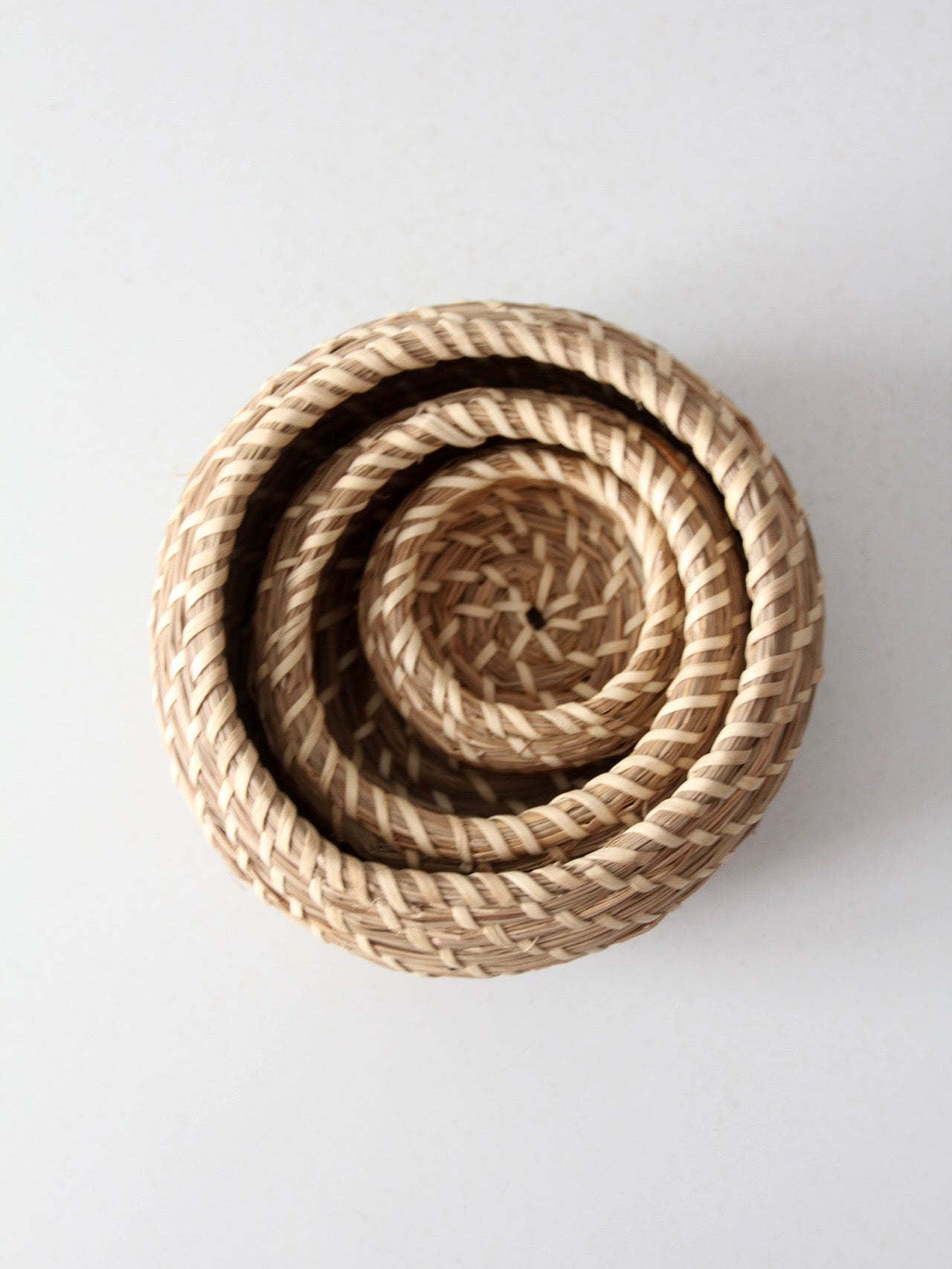 vintage set of 3 woven nesting baskets