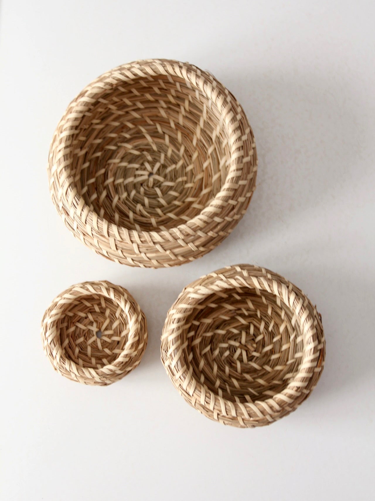vintage set of 3 woven nesting baskets