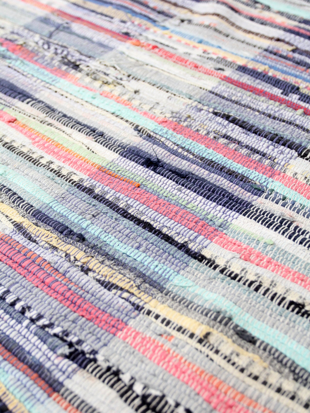 vintage American hand-loomed rag rug 48 x 79