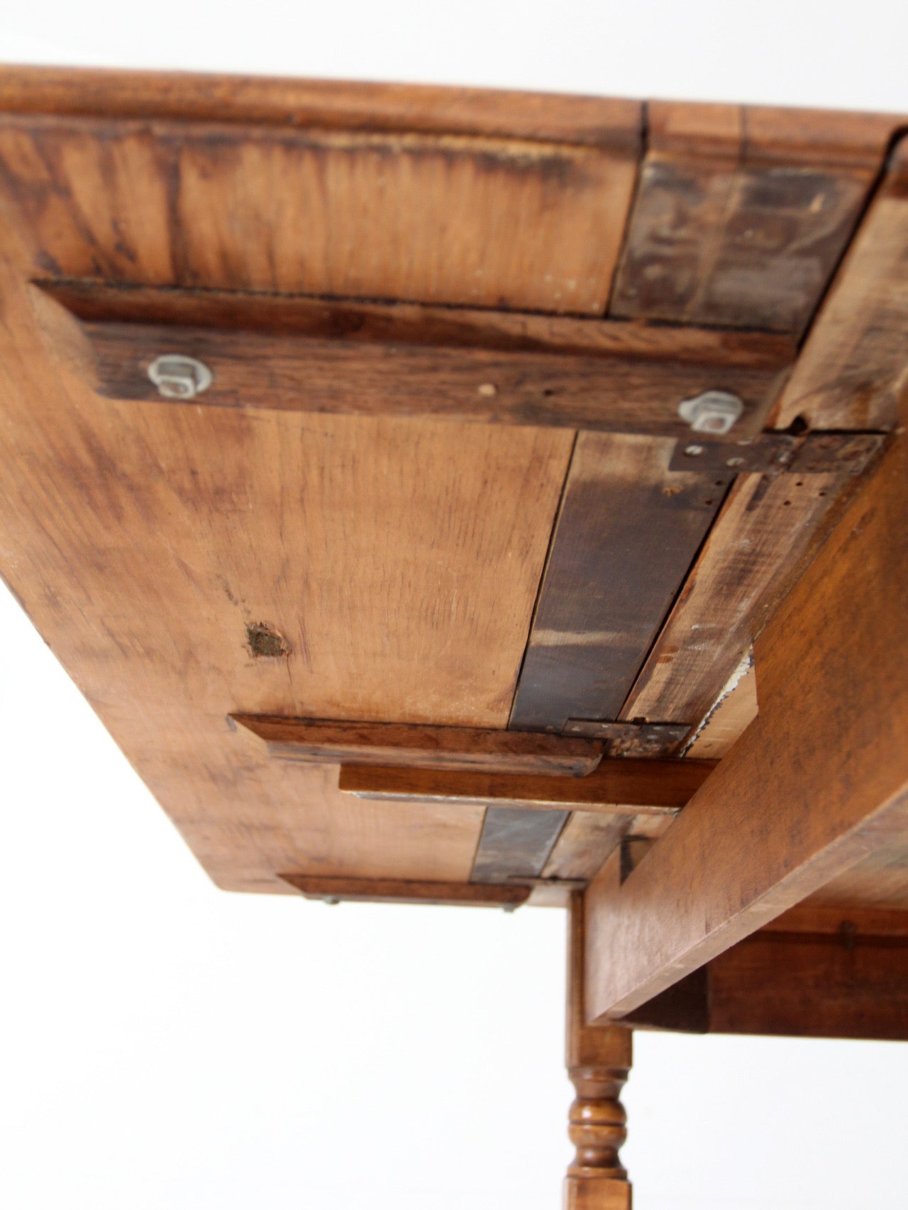 antique American country drop leaf table