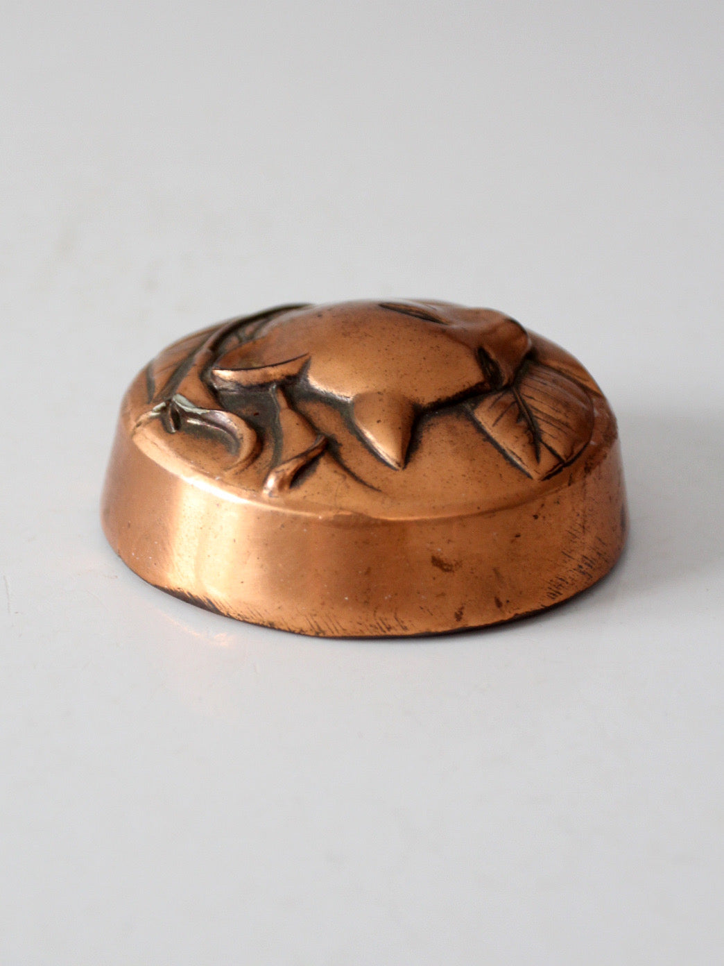 vintage copper-tone cat paperweight