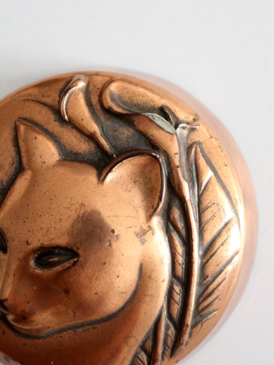 vintage copper-tone cat paperweight
