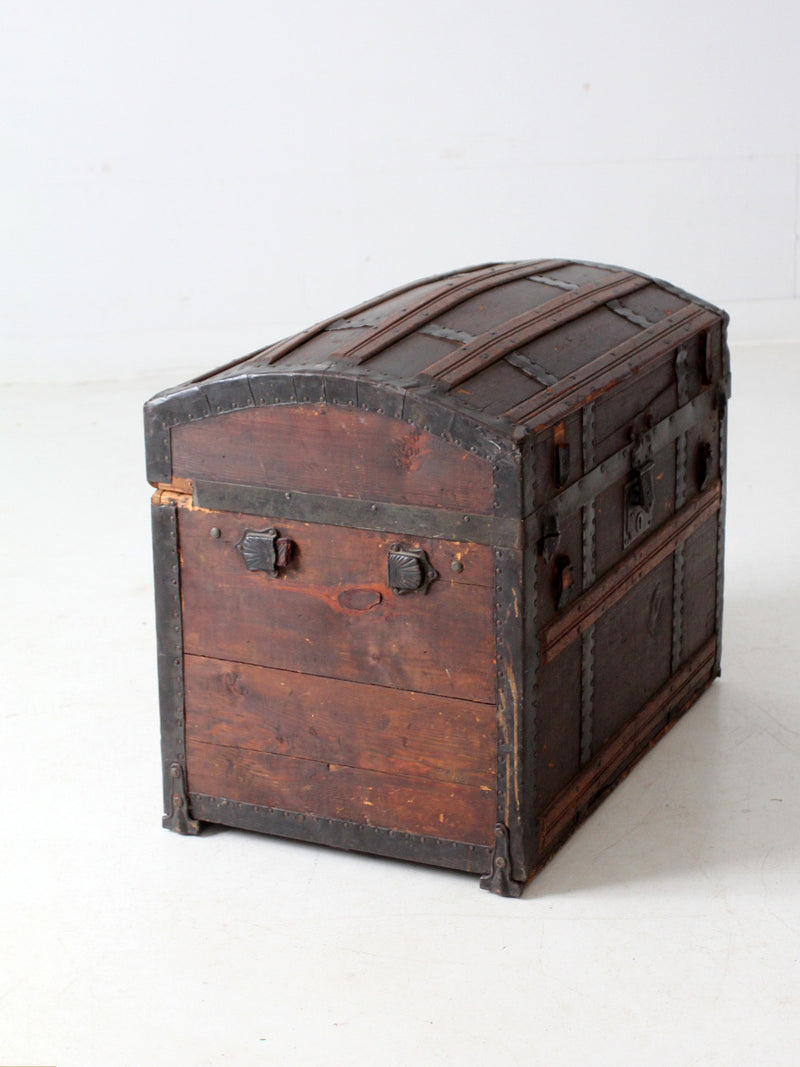 antique barrel top steamer trunk