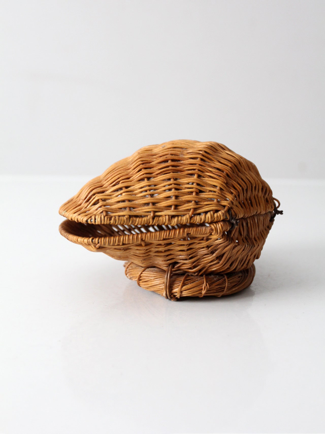 vintage wicker clam shell basket with lid