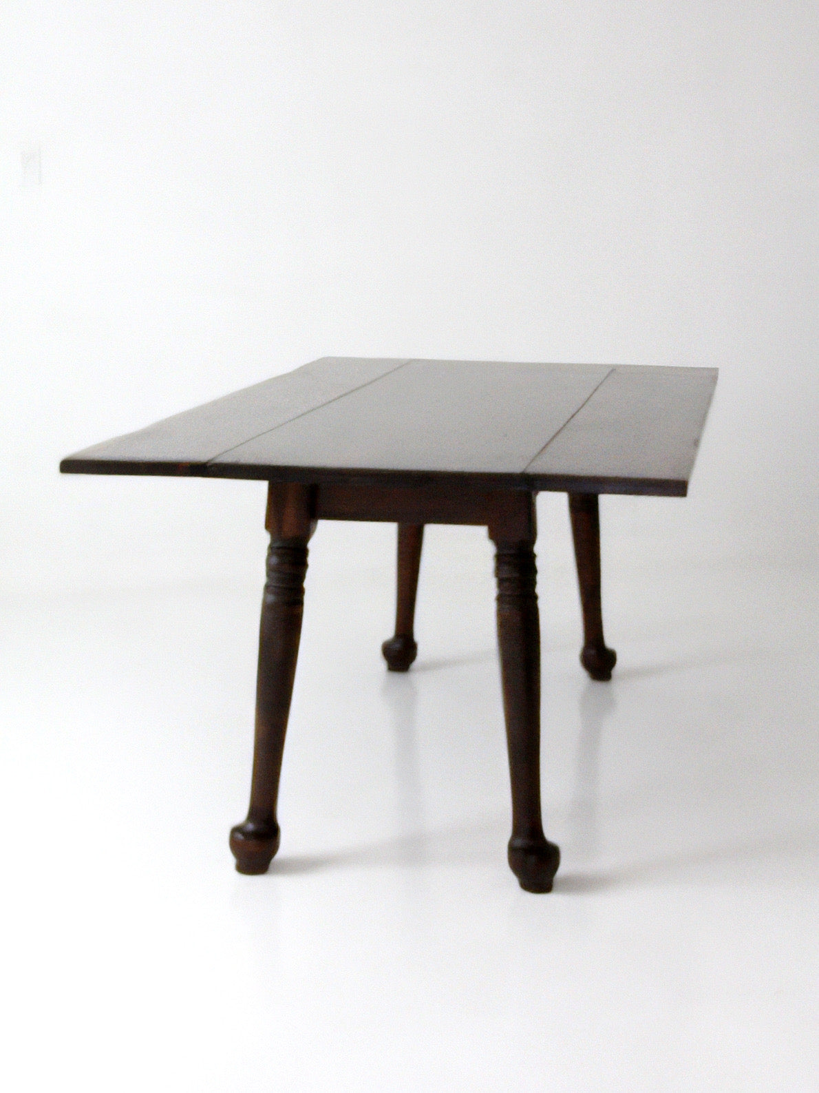 early American style drop leaf dining table