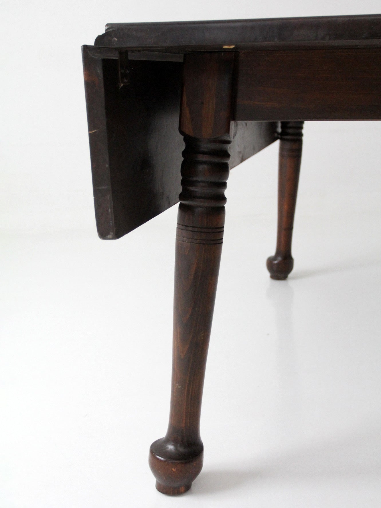 early American style drop leaf dining table