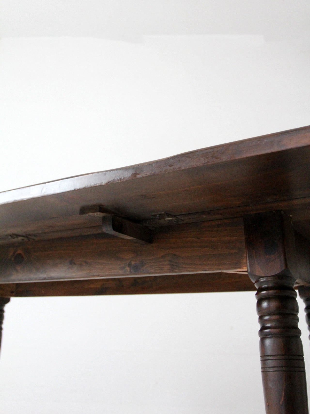 early American style drop leaf dining table