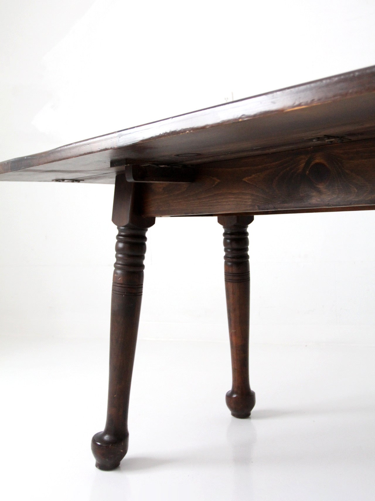 early American style drop leaf dining table