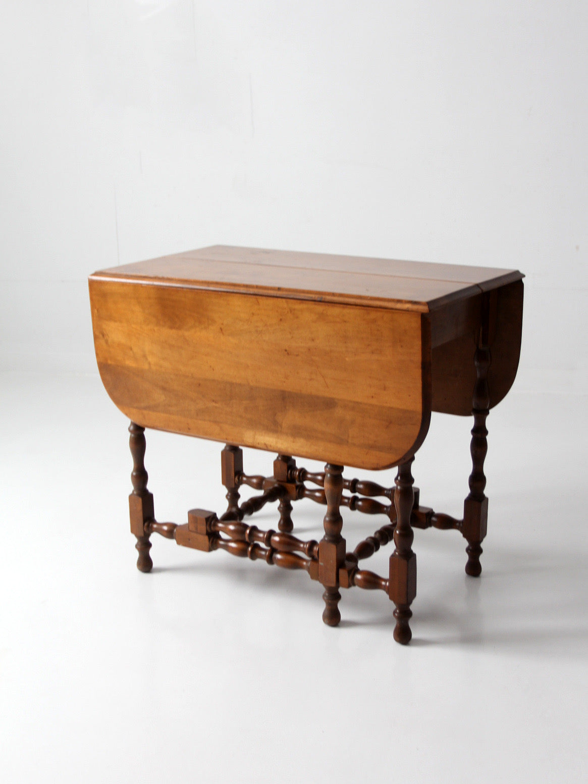 early American gateleg drop leaf table