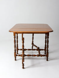 early American gateleg drop leaf table