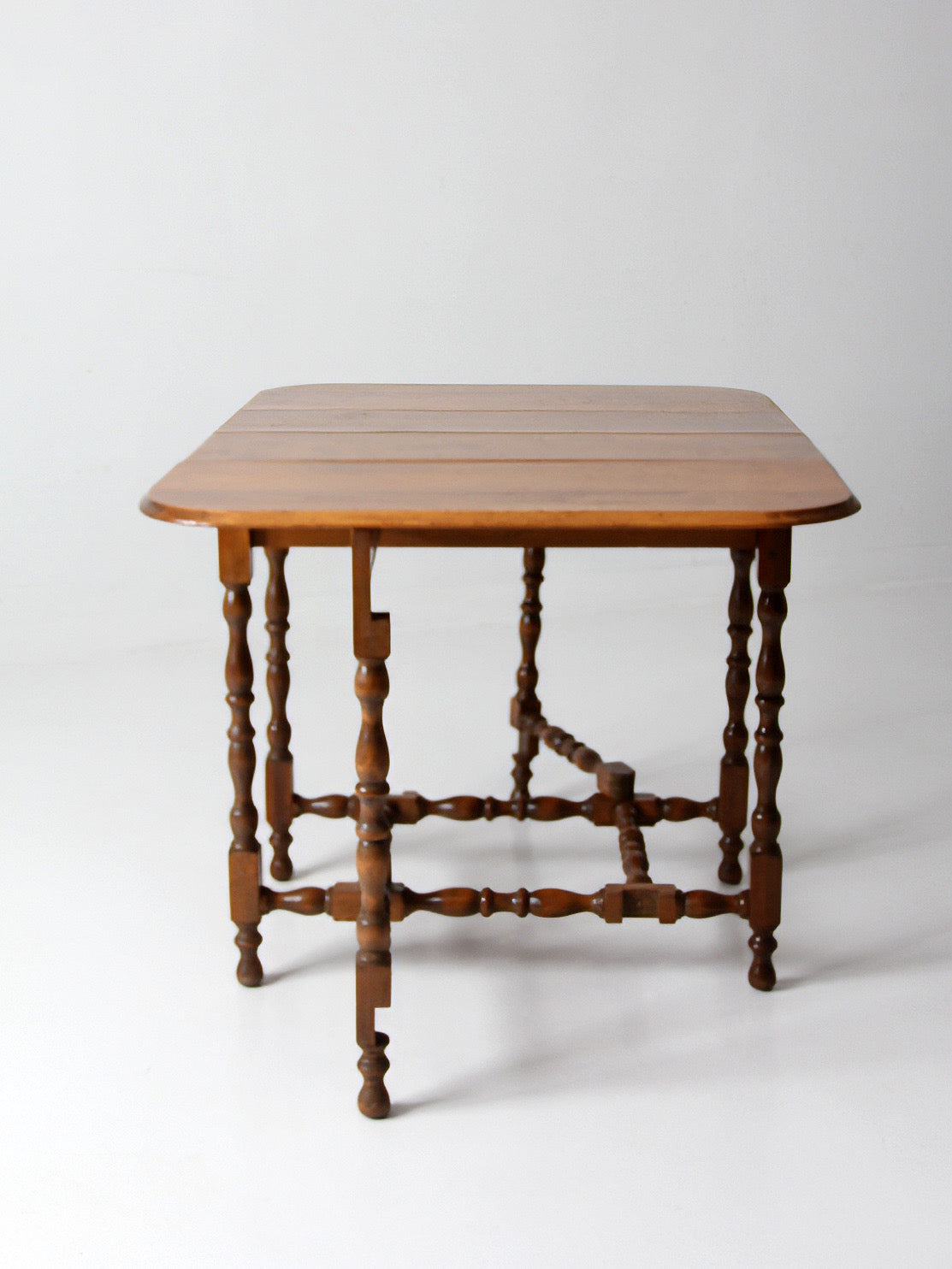 early American gateleg drop leaf table