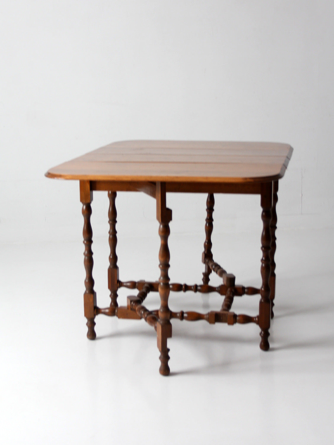 early American gateleg drop leaf table