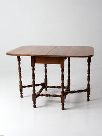 early American gateleg drop leaf table