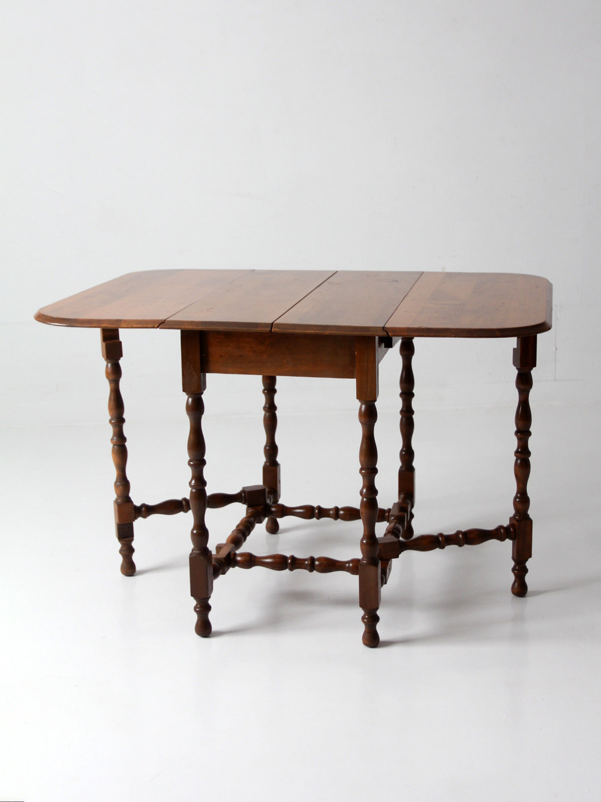 early American gateleg drop leaf table