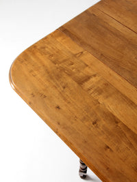 early American gateleg drop leaf table
