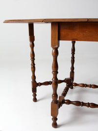 early American gateleg drop leaf table