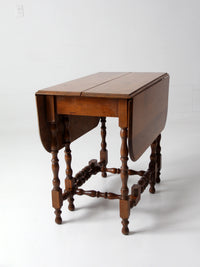 early American gateleg drop leaf table