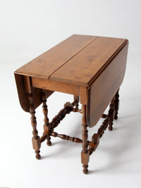 early American gateleg drop leaf table