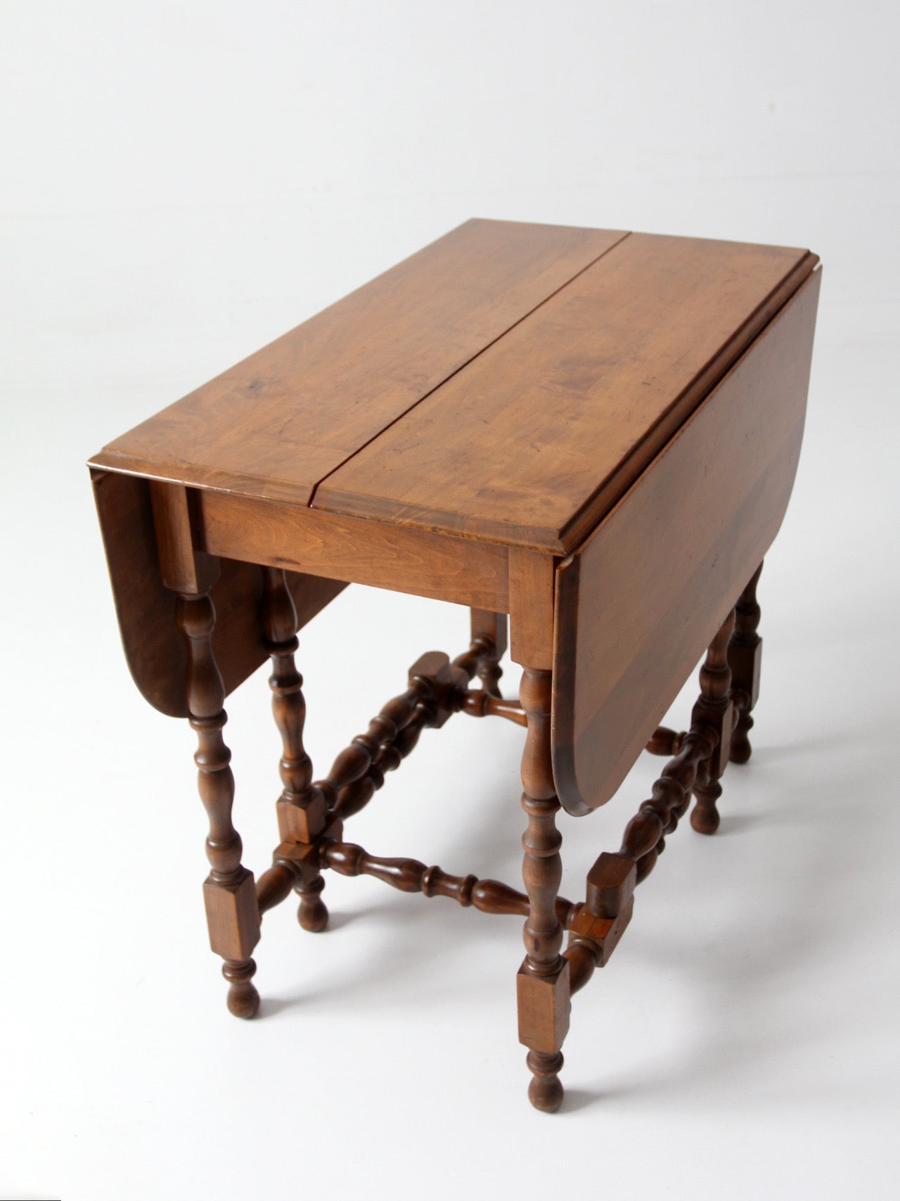 early American gateleg drop leaf table