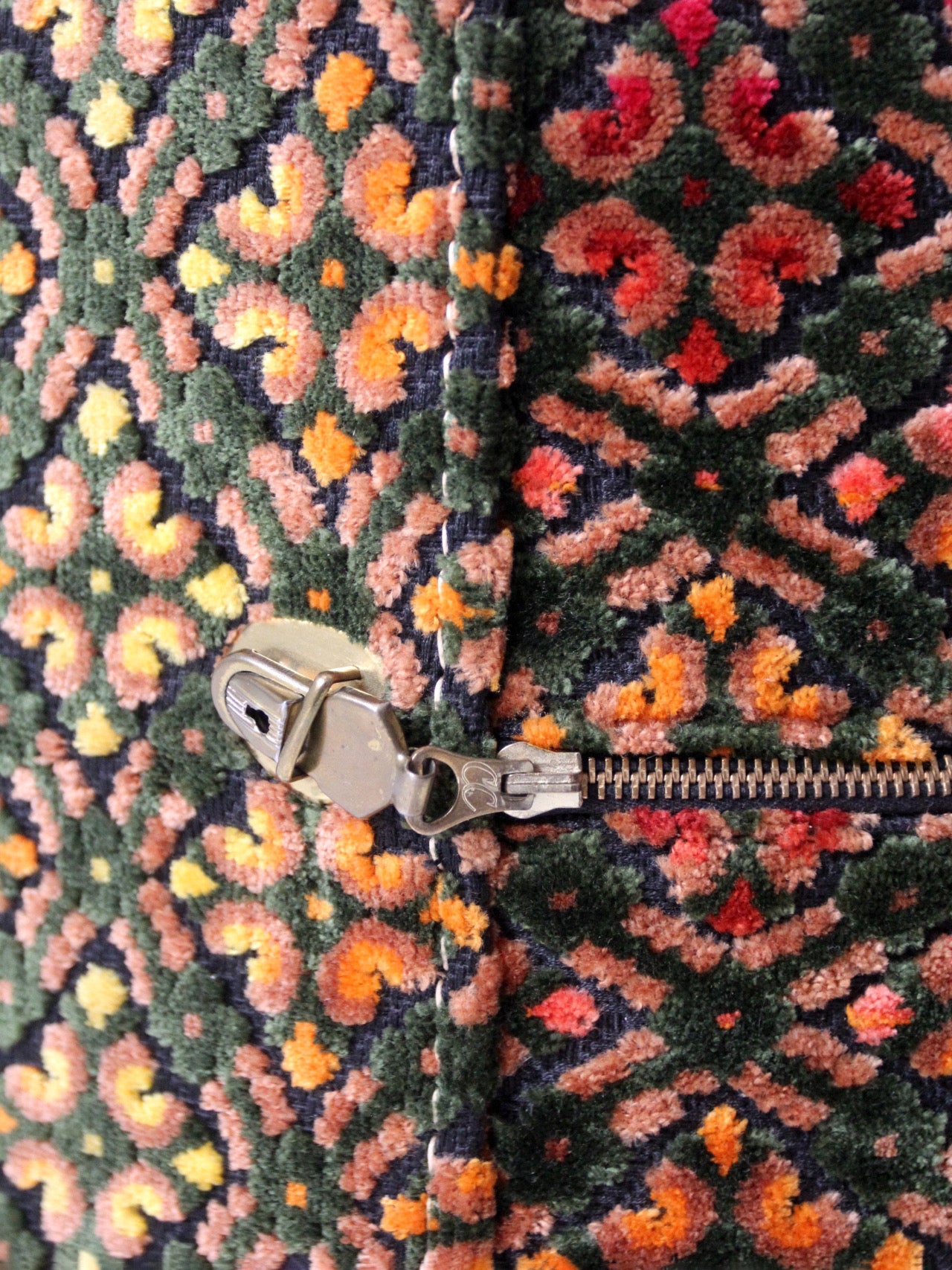 1960s Carry-All by Munro cut velvet jacquard wig case