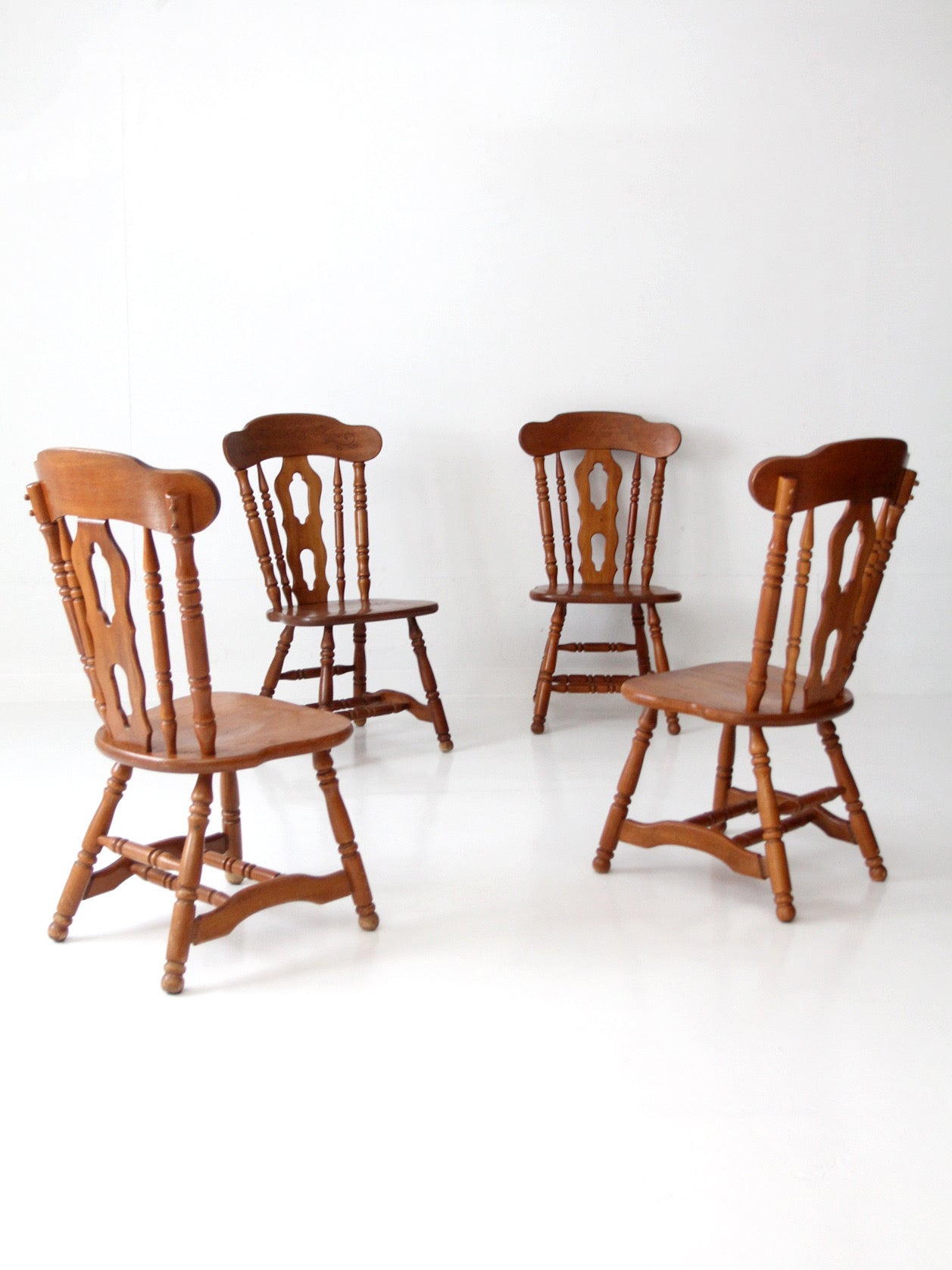 set of 4 vintage early American colonial revival dining chairs