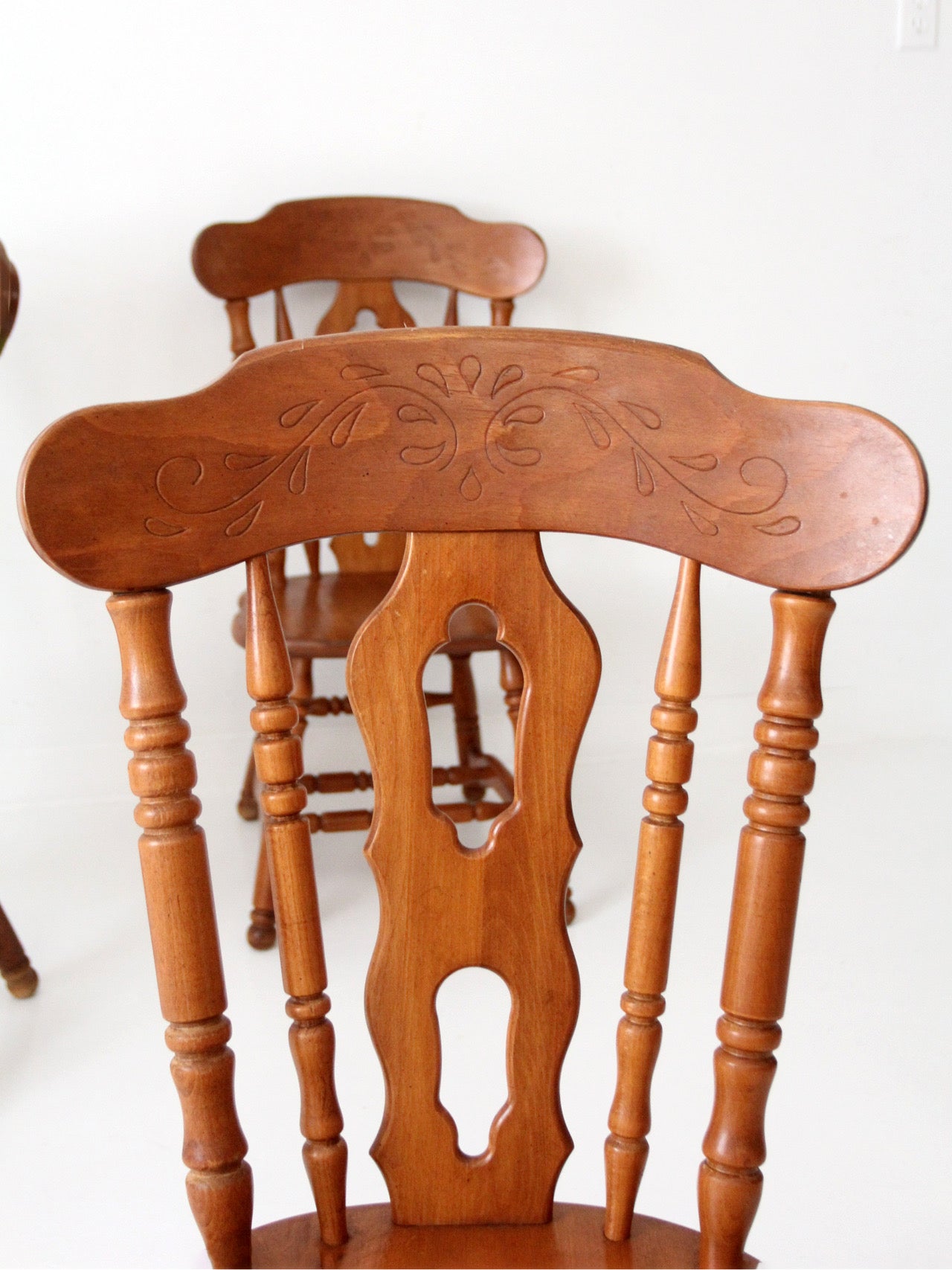 set of 4 vintage early American colonial revival dining chairs