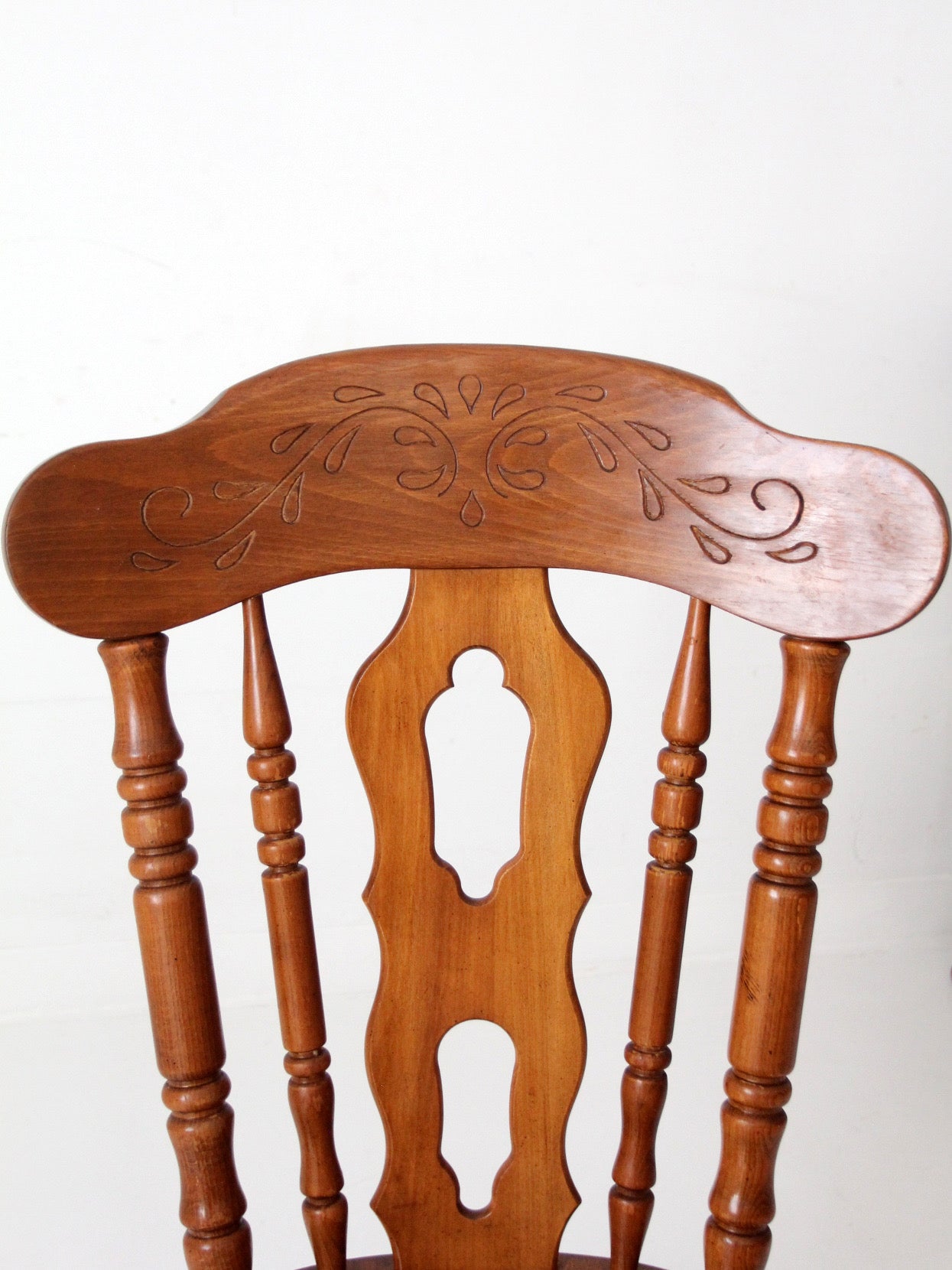 set of 4 vintage early American colonial revival dining chairs
