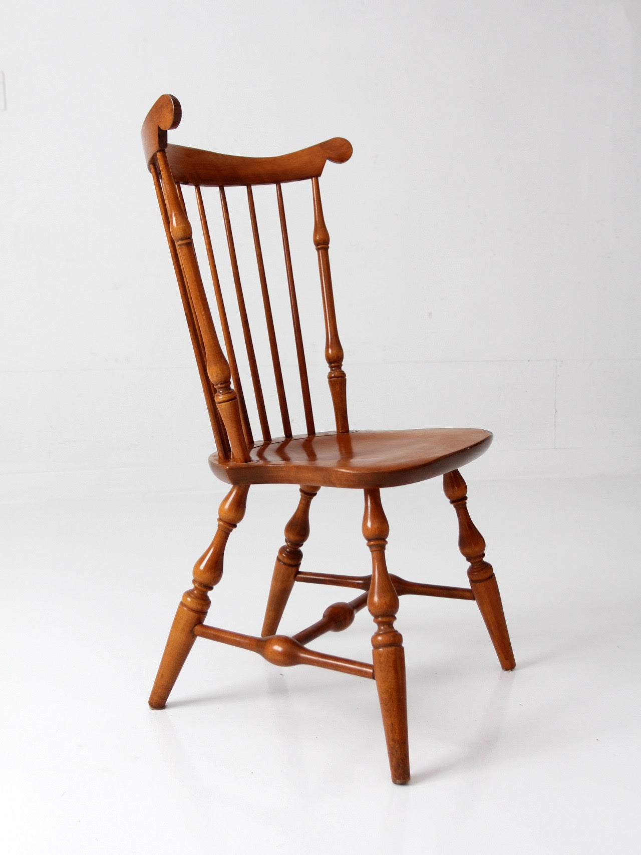 vintage Nichols & Stone fan back Windsor chair