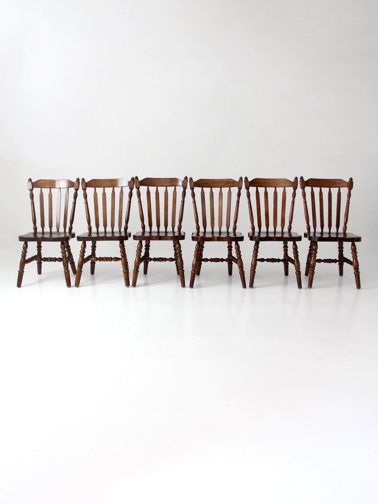 vintage Colonial spindle back dining chairs set of 6
