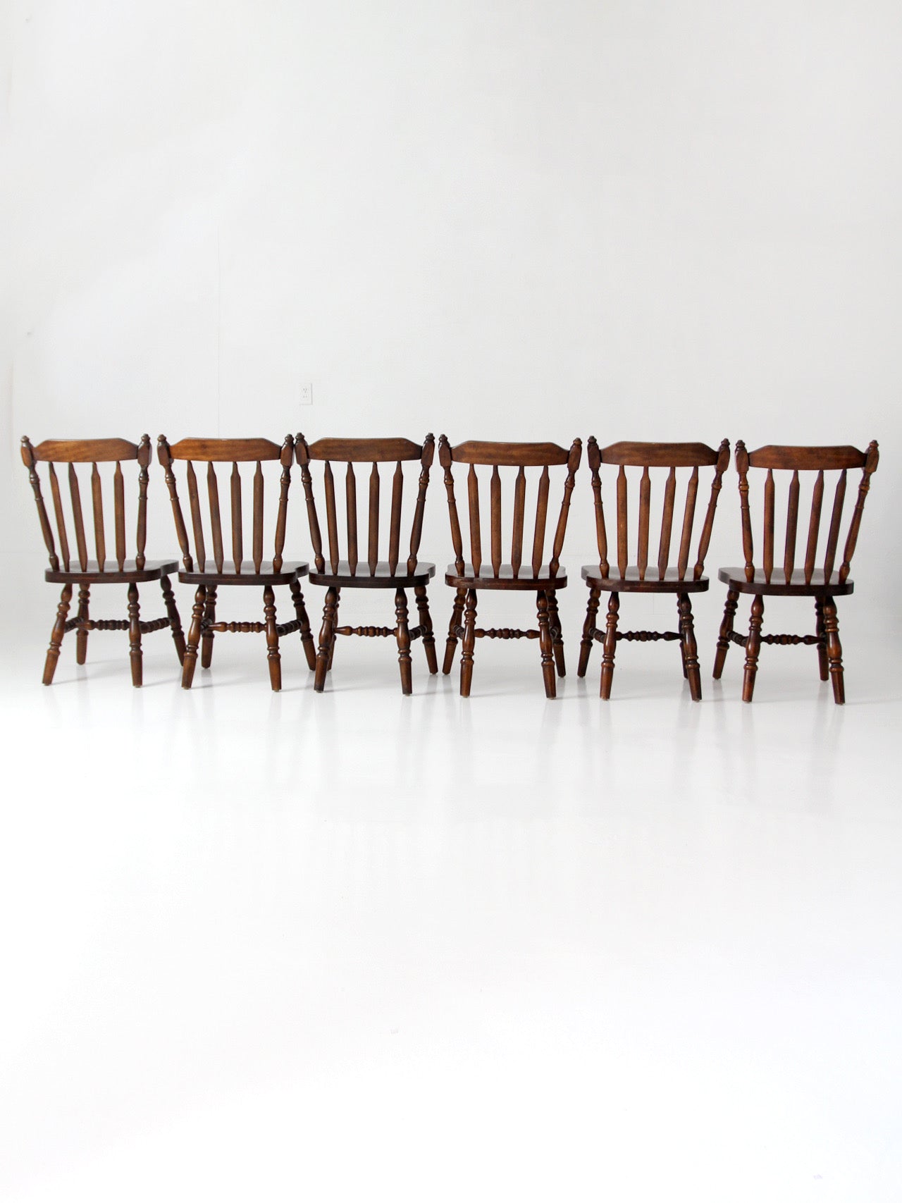 vintage Colonial spindle back dining chairs set of 6