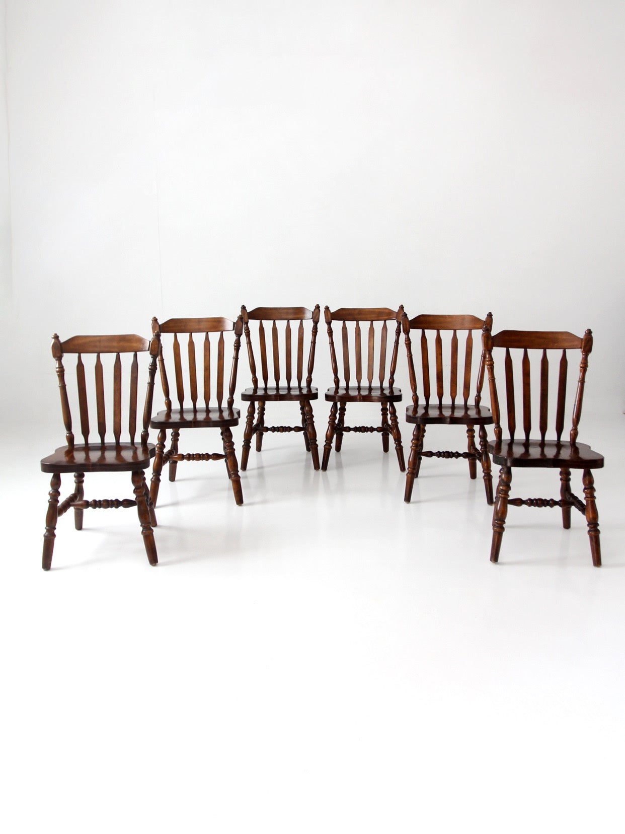 vintage Colonial spindle back dining chairs set of 6
