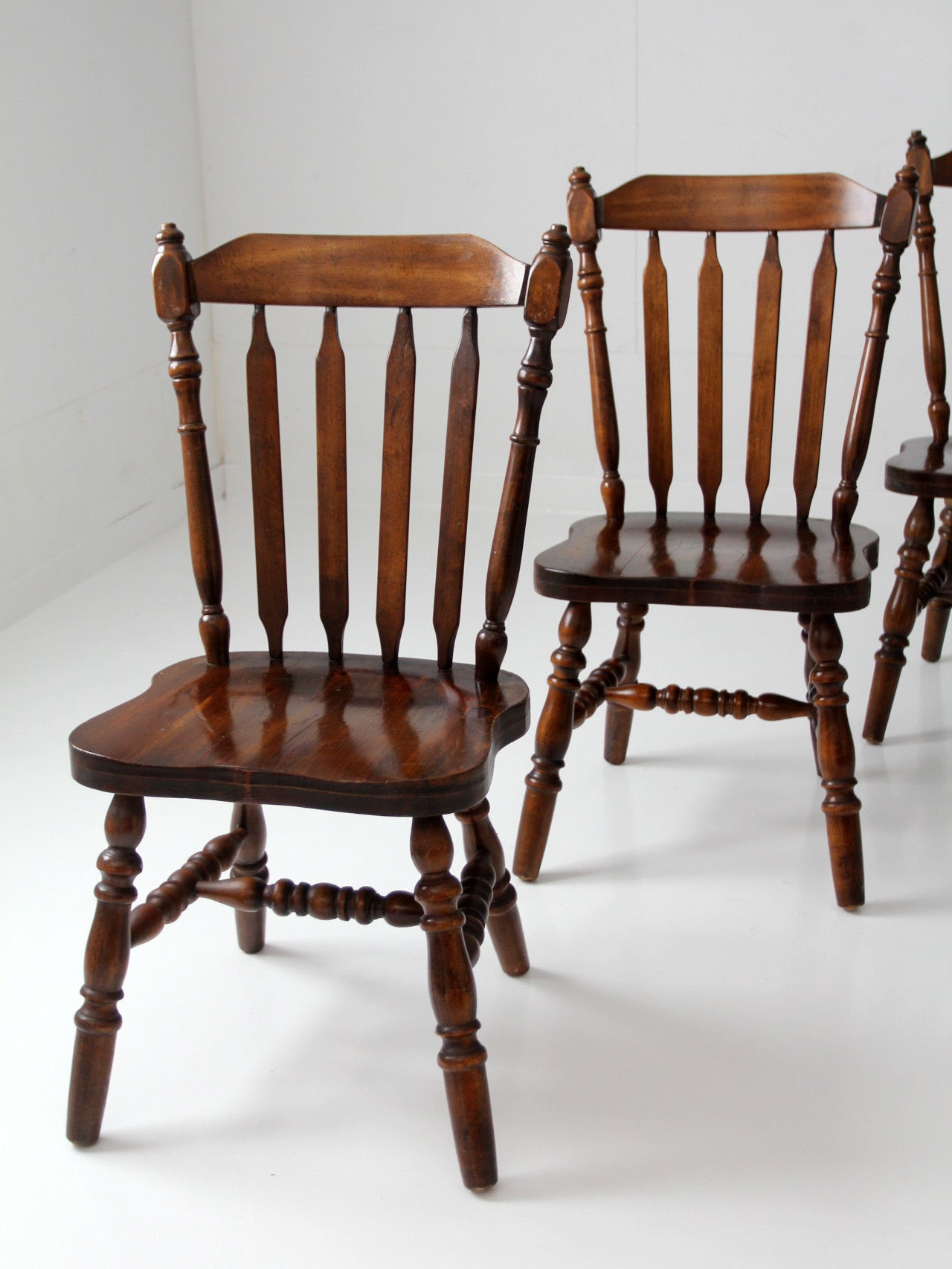 vintage Colonial spindle back dining chairs set of 6