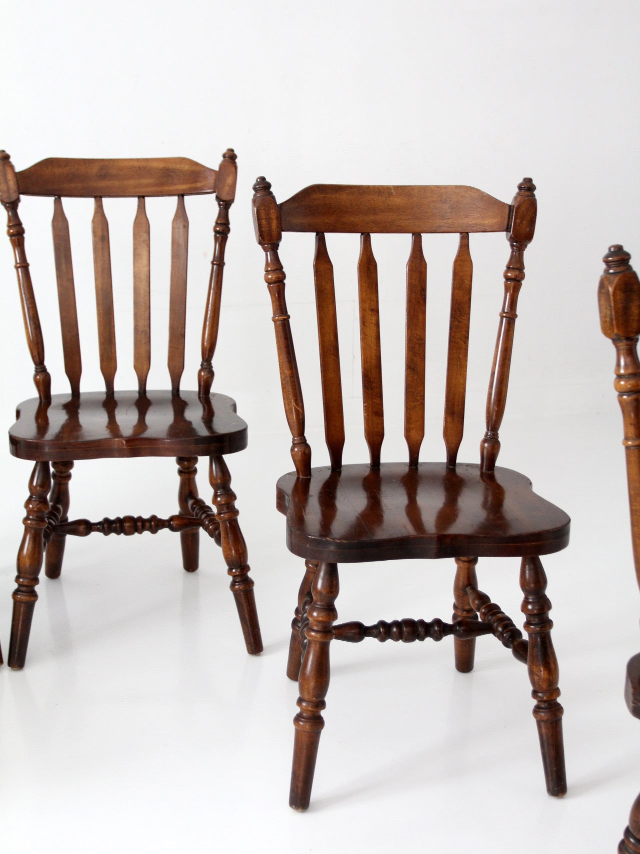 vintage Colonial spindle back dining chairs set of 6