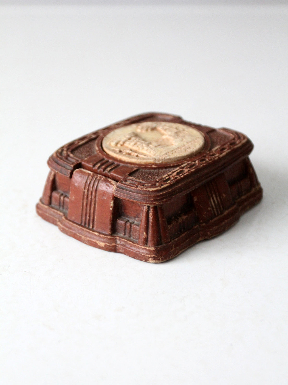 vintage 1940s Wisconsin Dells Syroco-style souvenir dresser box