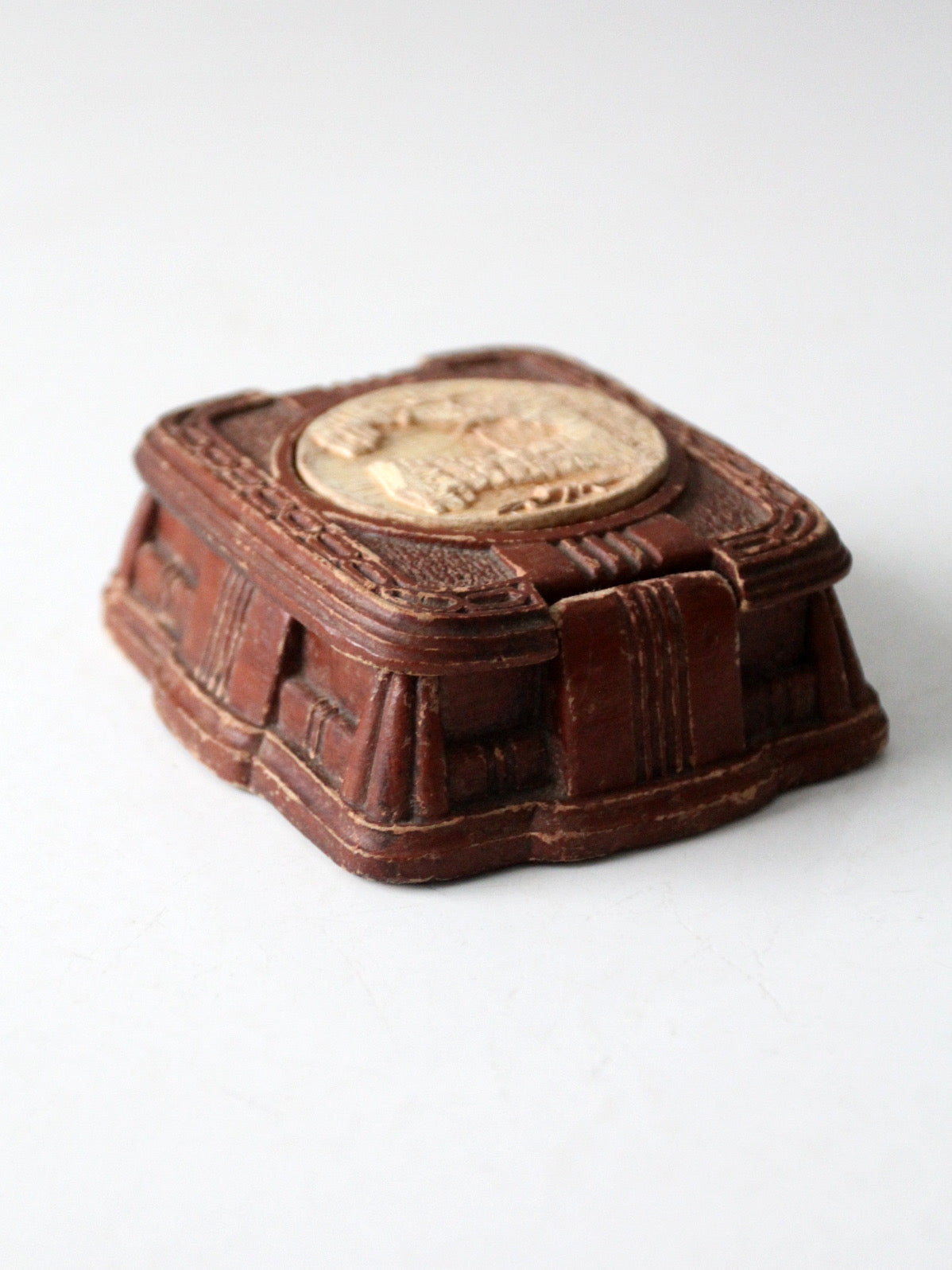 vintage 1940s Wisconsin Dells Syroco-style souvenir dresser box