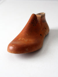 vintage 1930s United Shoe Machinery wooden shoe last
