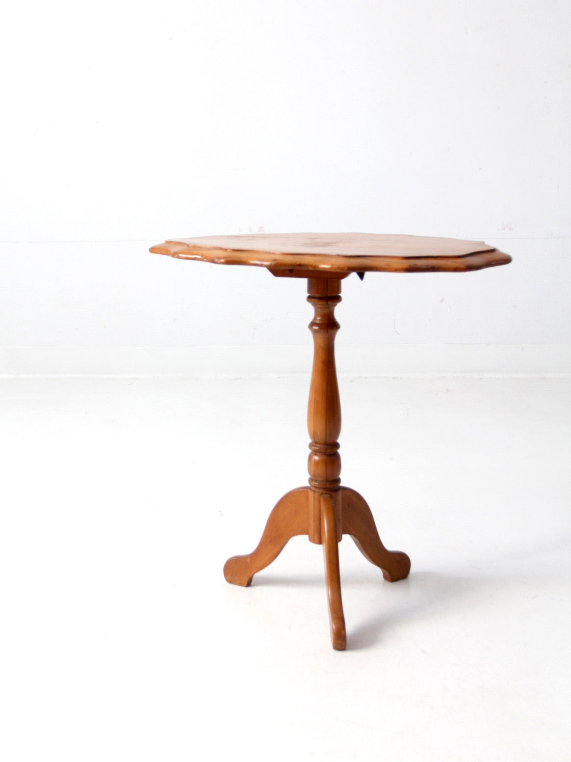 antique tilt top accent table