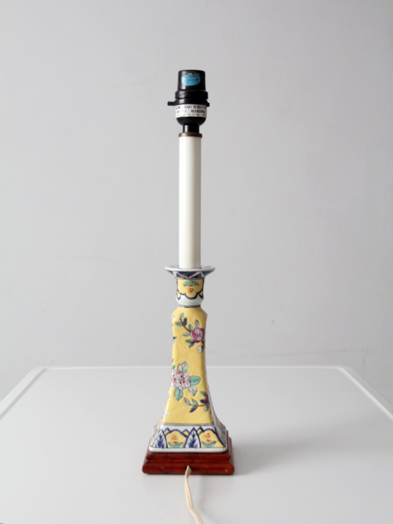 Chinoiserie style floral ceramic table lamp