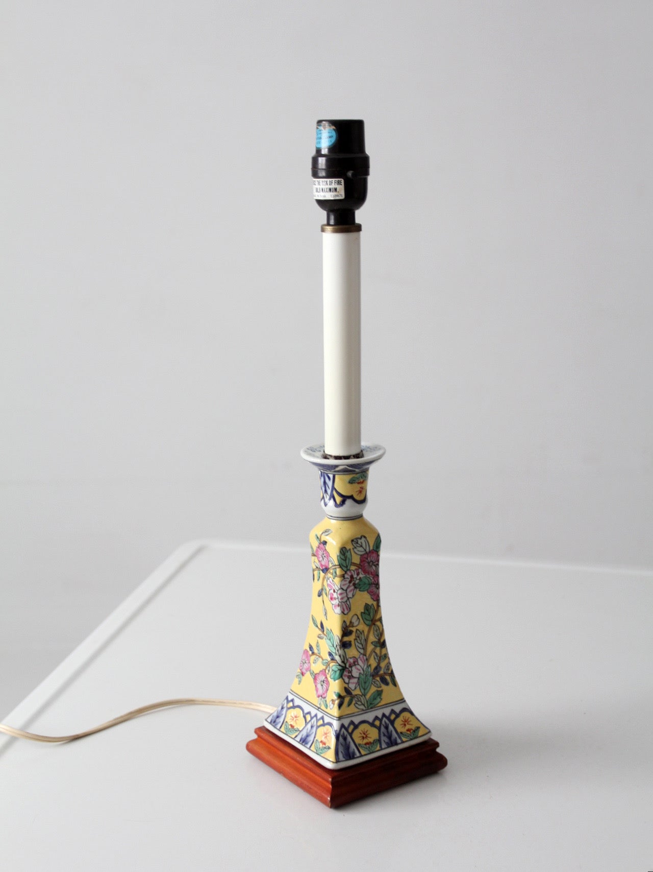 Chinoiserie style floral ceramic table lamp