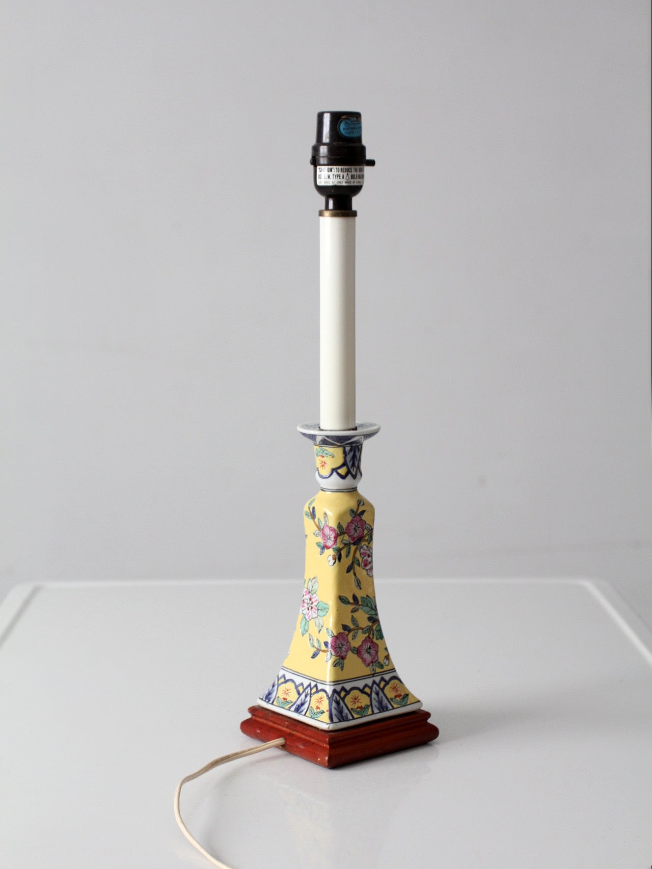 Chinoiserie style floral ceramic table lamp