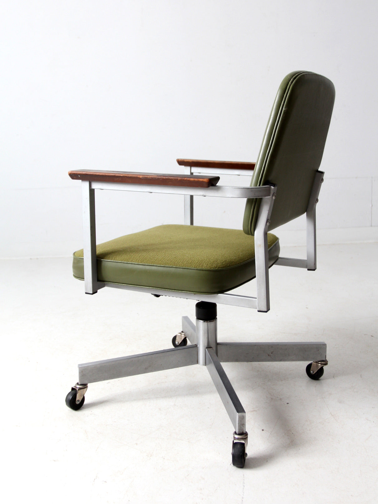mid century United Chair Company office chair – 86 Vintage