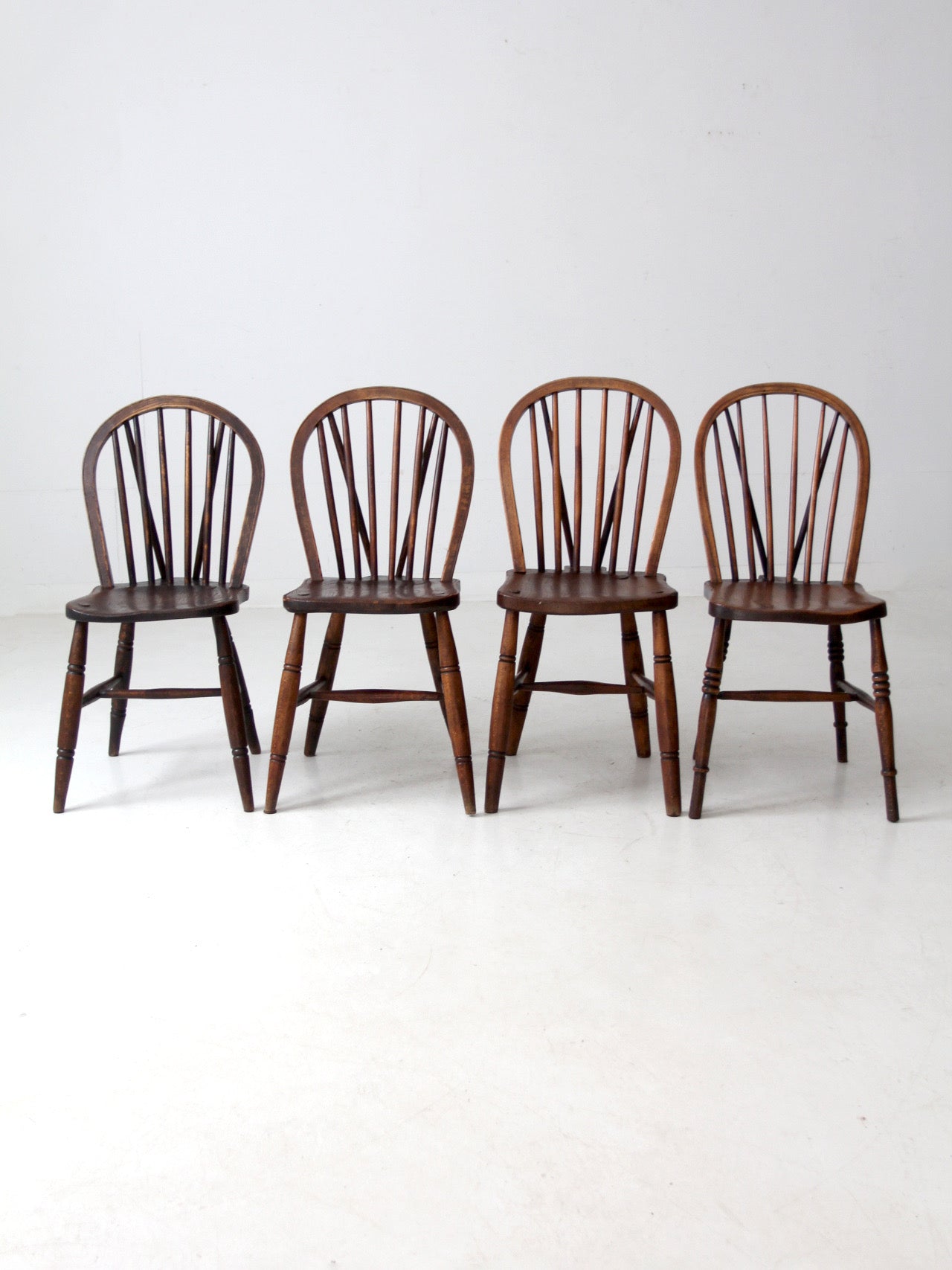 set of 4 antique Windsor brace-back dining chairs
