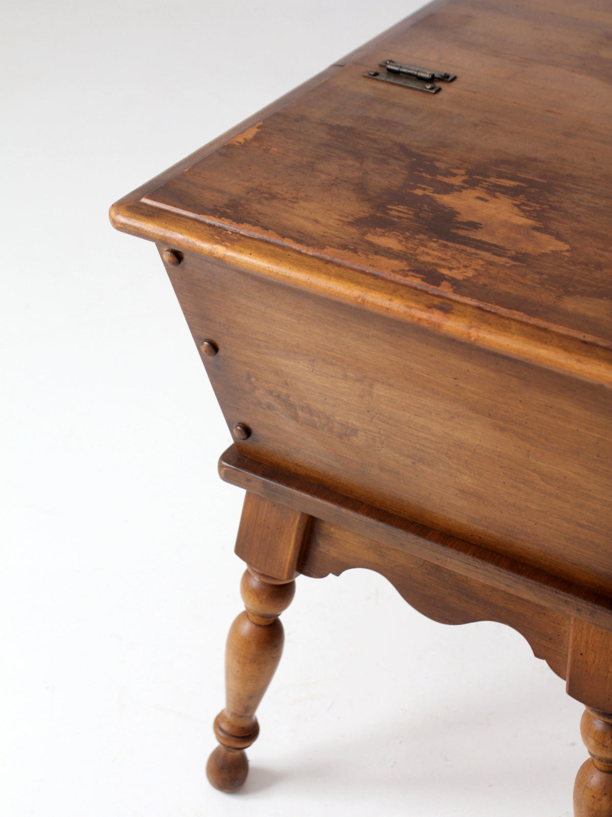 vintage Kling Colonial maple sugar chest style storage table
