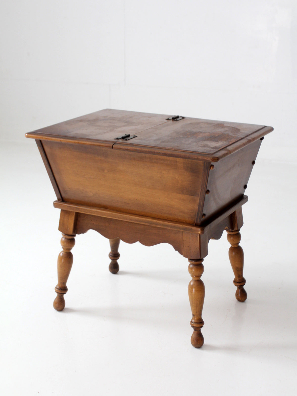 vintage Kling Colonial maple sugar chest style storage table
