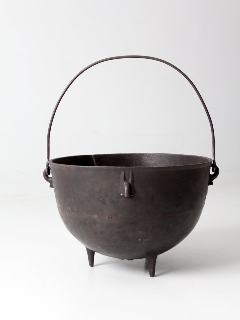 antique 20 gallon cast iron cauldron